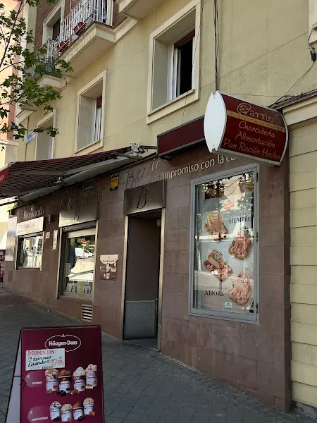 "Barrio", charcutería, alimentación y ultramarinos - Tienda de jamones en Madrid - foto 2