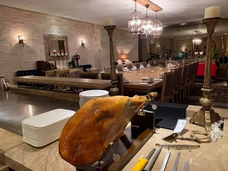 J & R Jamón y Corte Gourmet