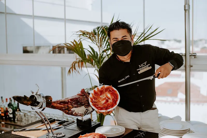 Maestro Cortador de Jamon Filipino - Expertos en Bodas y Eventos - Madrid