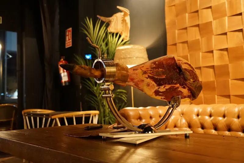 Cortador profesional de jamón | Paco Lara - Tienda de jamones en Cádiz - foto 2