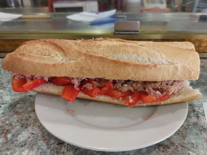 Mesón Jamonería La Armuña - Bocatería en Coslada - foto 2