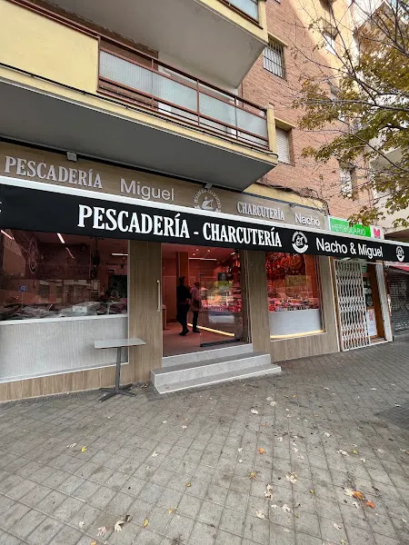 Nacho y Miguel. Pescadería- charcutería