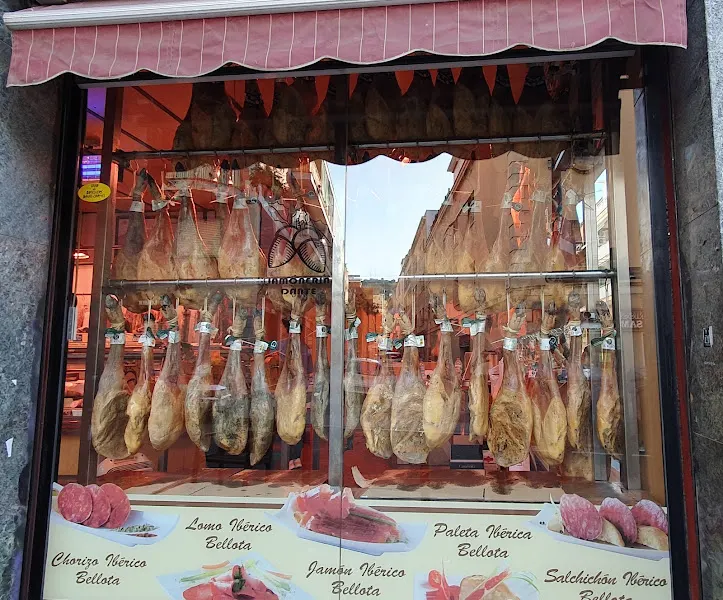 Jamonería Dante S. L. - Charcutería en Barcelona - foto 2