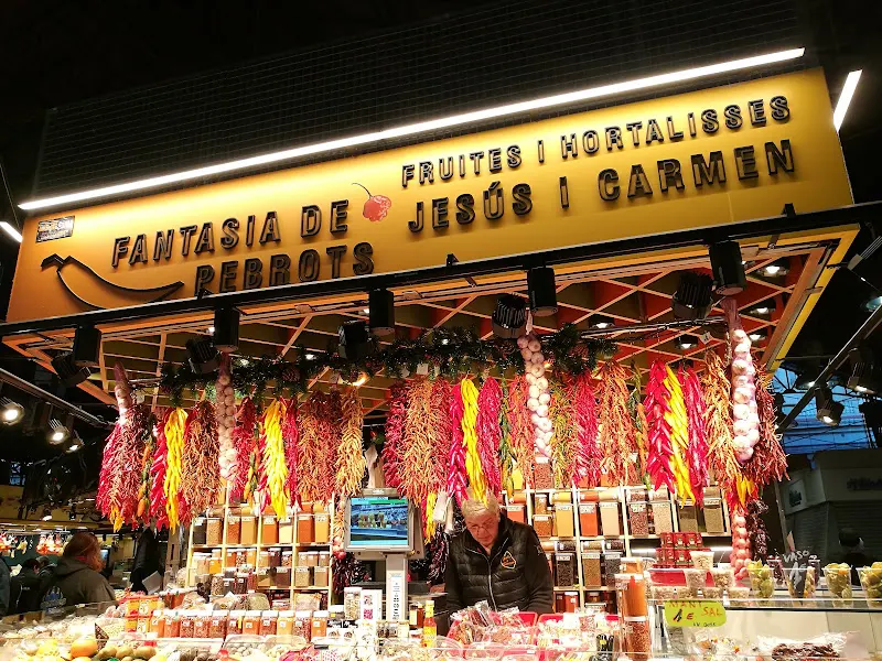 MAS Food Lovers | Mercado de la Boqueria - Establecimiento de jamón serrano en Barcelona - foto 2