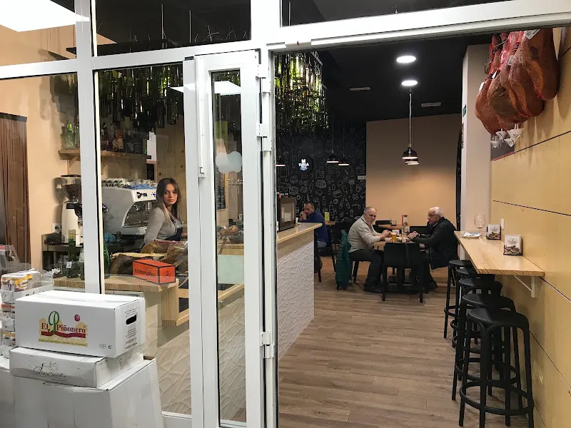 El Tio Blas - Tienda de fiambres en València - foto 2